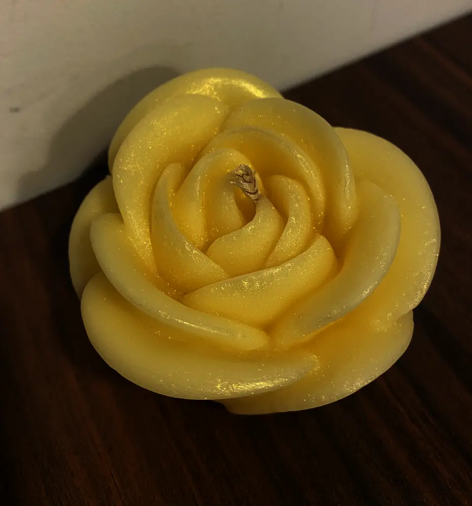 gele roos glitters.webp