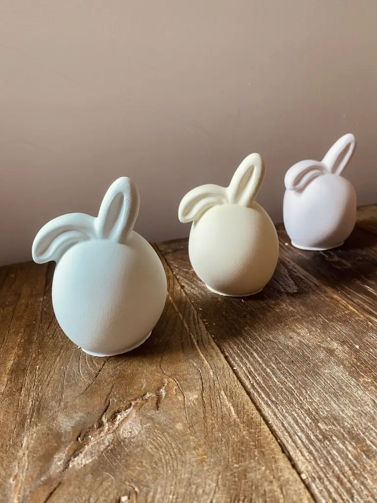 paashazen hangend oor.webp